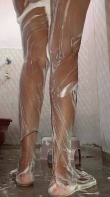 Hot Indian Wife Taking Bath - India on freereelz.com