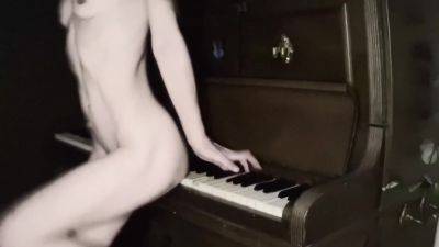 Pianiste Au Desir Charnel on freereelz.com