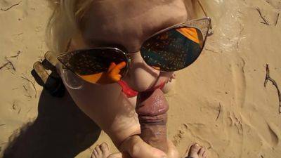 Blowjob On Beach on freereelz.com