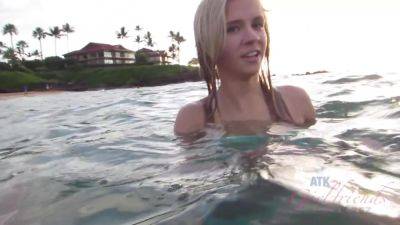 Virtual Vacation In Hawaii With Rachel James Part 1 - Usa on freereelz.com