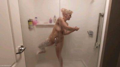 Shaving In The Shower - Usa on freereelz.com