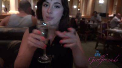 Virtual Vacation In Las Vegas With Simone Delilah And Lara Brookes Part 1 - Usa - city Las Vegas on freereelz.com