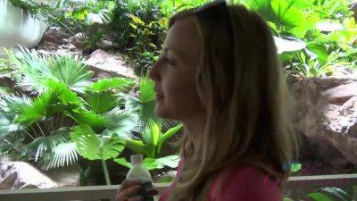 Virtual Vacation In Singapore With Karla Kush Part 1 - Usa - Singapore on freereelz.com