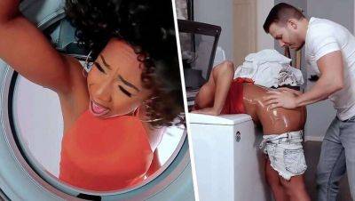 Feeling up My Girlfriend's Ebony Mom Stuck in Washing Machine - MILFED on freereelz.com