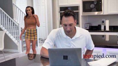 Stepdaughter Mia Taylor Catches Stepdad Jerking Off on freereelz.com