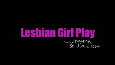 Lesbian Girl Play - S17:E6 on freereelz.com